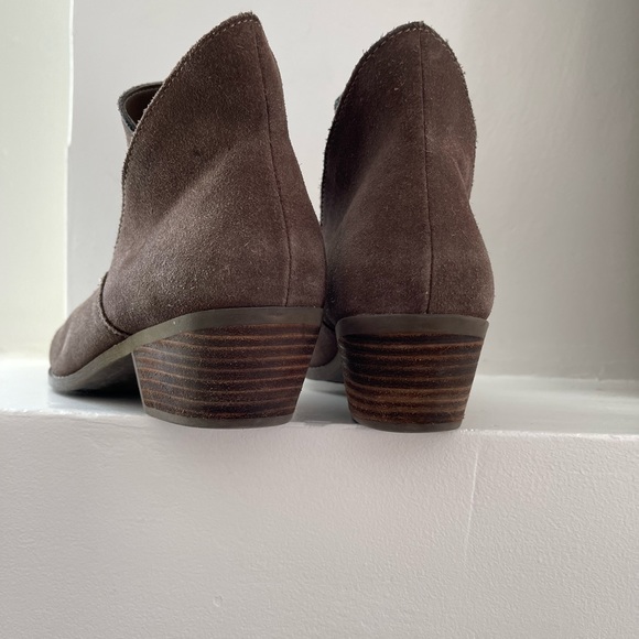 Sued ankle boots - Picture 2 of 4